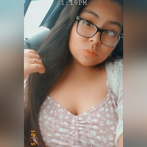 Meet your Posher, Stephany - Picture 2 of 3